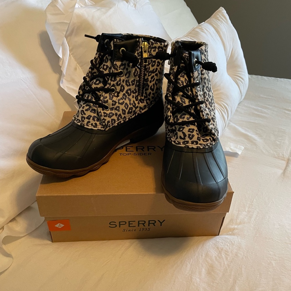 NWT Women’s Sperry Duck boots size 7
